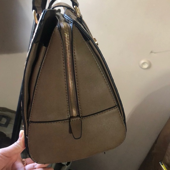 Handbag - Picture 2 of 9